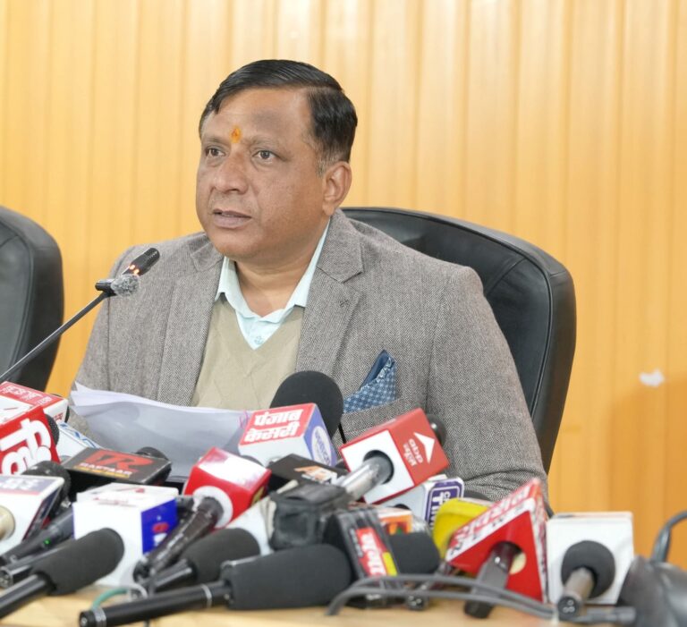 “उत्तराखण्ड में फैसलों की बौछार! धामी कैबिनेट ने खोले विकास के नए द्वार — स्वास्थ्य, भूमि, उद्योग, शिक्षा, हवाई पट्टी और ग्रीन हाइड्रोजन पर ऐतिहासिक निर्णय”