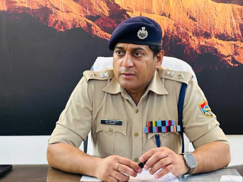 “मुलजिम फरारी पर हरिद्वार पुलिस में हड़कंप, एसएसपी प्रमेन्द्र सिंह डोबाल का सख्त एक्शन — कोर्ट मोहर्रिर निलंबित, 7 दिन में जांच रिपोर्ट तलब”