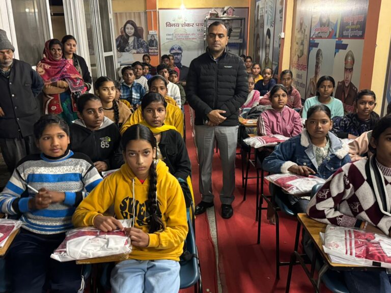 “नन्हे सपनों से बड़े भविष्य तक: कनखल की पाठशाला में पहुंचे डीएम हरिद्वार मयूर दीक्षित, बच्चों का बढ़ाया हौसला, शिक्षा-स्वच्छता और मेहनत से सफलता का दिया मंत्र”