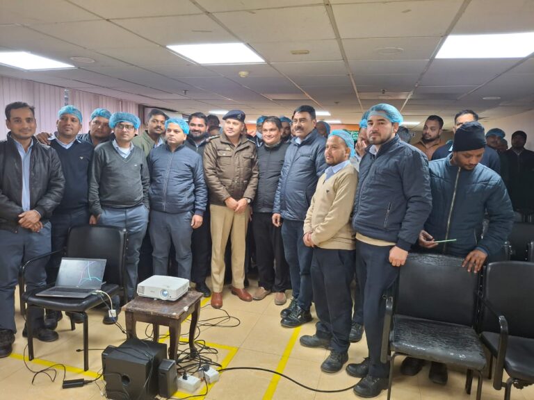 ” मिशन सेफ हरिद्वार की गूंज: ITC कर्मचारियों को सड़क सुरक्षा का पाठ, हर कदम होगा सुरक्षित—यातायात पुलिस ने दिलाया जीवन रक्षा का संकल्प”