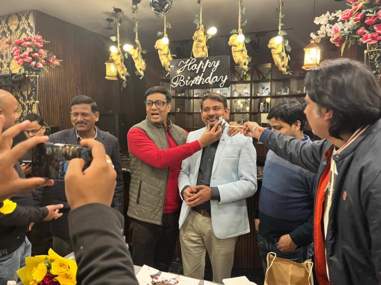 “कांग्रेस कार्यकर्ताओं का जोश और एकजुटता का शानदार प्रदर्शन: होटल क्लासिक हेरिटेज में धूमधाम से मनाया गया युवा जिला उपाध्यक्ष दुर्गेश शर्मा का जन्मदिवस”