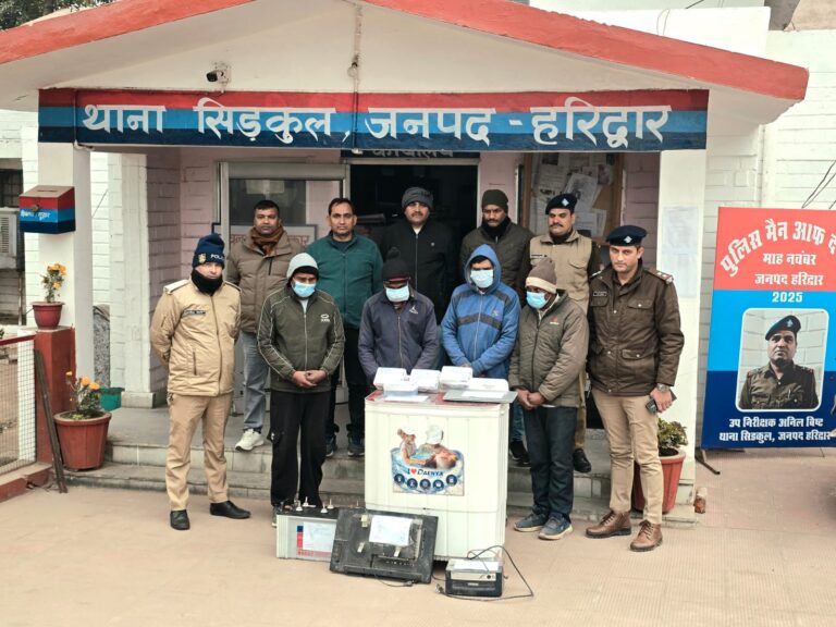 “ड्यूटी पर गया था कांस्टेबल, पीछे घर बना चोरों का निशाना: ताले तोड़ वाशिंग मशीन-लैपटॉप-नगदी पर किया हाथ साफ, पुलिस ने चार शातिर चोरों को दबोचकर पौने दो लाख का माल किया बरामद”