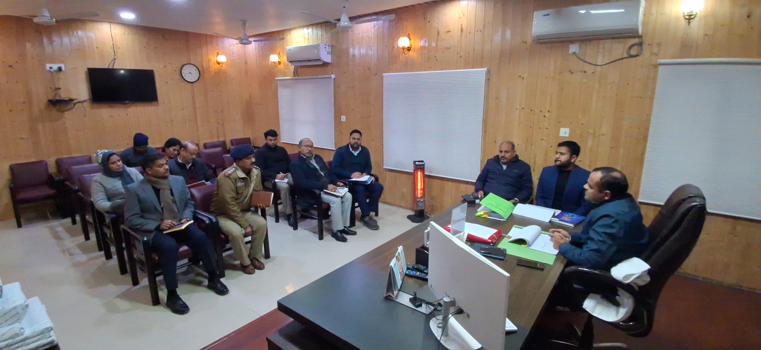 “वनाग्नि को लेकर हरिद्वार में महाअभियान: जिलाधिकारी मयूर दीक्षित के निर्देश पर आपदा मित्रों को फायर कंट्रोल सामग्री, चंडी–मनसा देवी मंदिर क्षेत्र में हाई अलर्ट और मॉक ड्रिल”