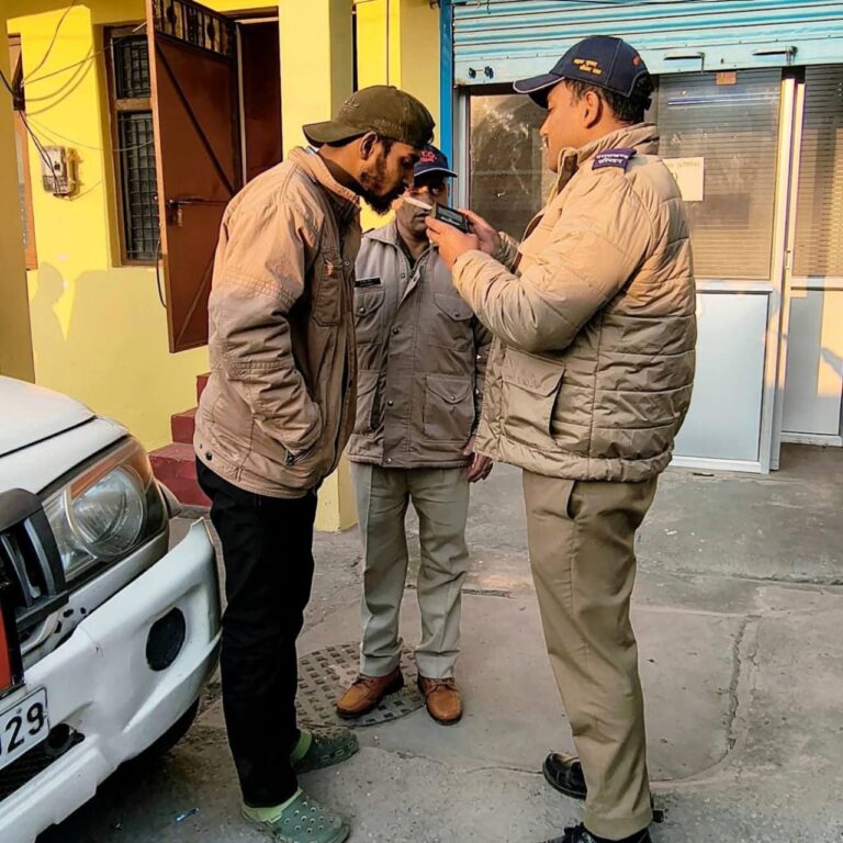 “अब लापरवाही नहीं चलेगी! टिहरी–चम्बा की सड़कों पर प्रशासन का कड़ा एक्शन, नियम तोड़ने वालों में मचा हड़कंप — 39 चालान, 4 वाहन सीज, नशेड़ी चालक सलाखों के पीछे”