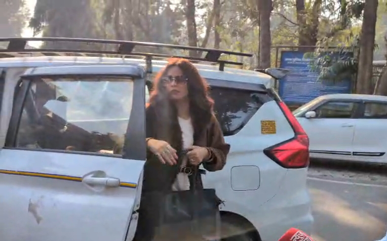 “अंकिता हत्याकांड के वायरल ऑडियो केस में बड़ा मोड़: उर्मिला सनावर ने कोर्ट में जमा कराया मोबाइल, पूर्व विधायक सुरेश राठौर रहे नदारद”