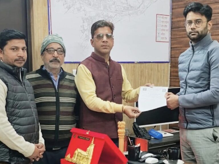 “हरिद्वार की सुंदरता पर मंडराता संकट! महानगर व्यापार मंडल का नगर निगम पर दबाव, फ्लाईओवर व सप्तसरोवर बंधे के सौंदर्यकरण व अव्यवस्थाओं पर सौंपा जोरदार ज्ञापन”