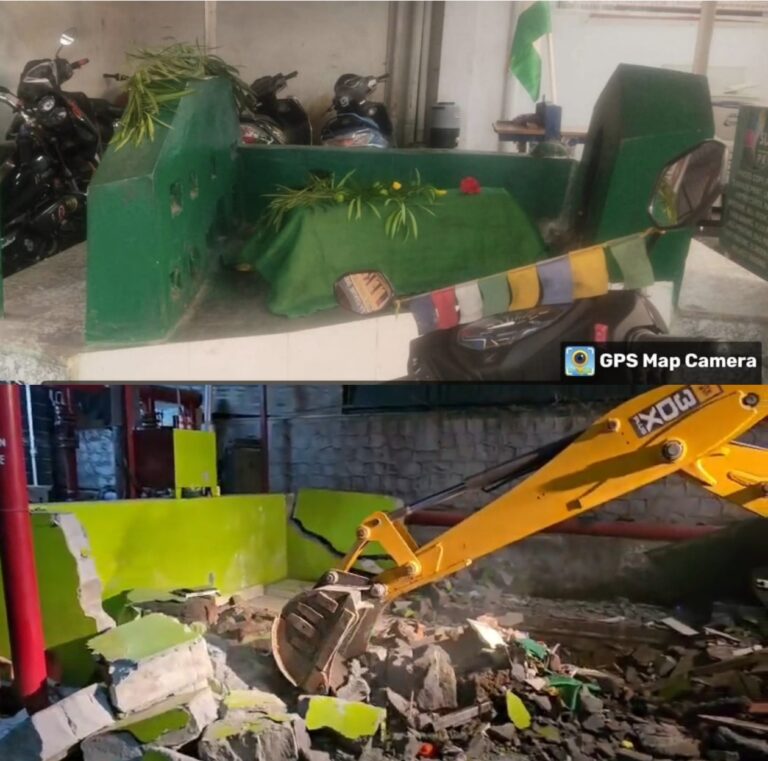 “मुख्यमंत्री के आदेश पर प्रशासन का बुलडोज़र एक्शन: देहरादून के घंटाघर क्षेत्र में सरकारी ज़मीन पर बनी अवैध मजार ध्वस्त, एचएनबी कॉम्प्लेक्स–एमडीए एरिया अतिक्रमणमुक्त”