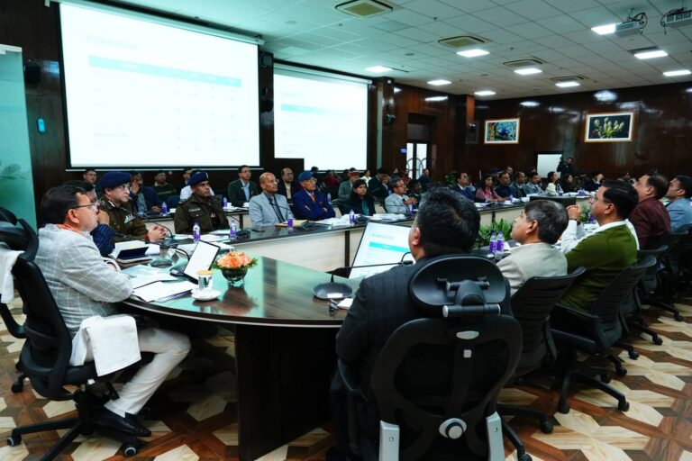 “धामी सरकार का सख्त संदेश: अपराध, लैंड फ्रॉड और नशे पर जीरो टॉलरेंस, पुलिस व प्रशासन को जनता के प्रति जवाबदेह बनाने का अल्टीमेटम”