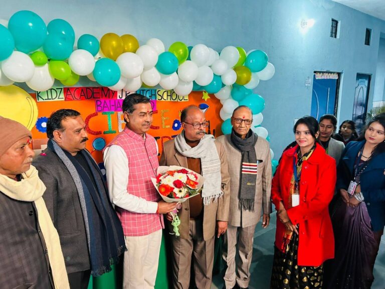 “विधायक आदेश चौहान की मौजूदगी में किड्स अकादमी स्कूल बना नन्हे वैज्ञानिकों का केंद्र। विज्ञान प्रदर्शनी में छात्रों की प्रतिभा, नवाचार और वैज्ञानिक सोच ने बटोरी सराहना”