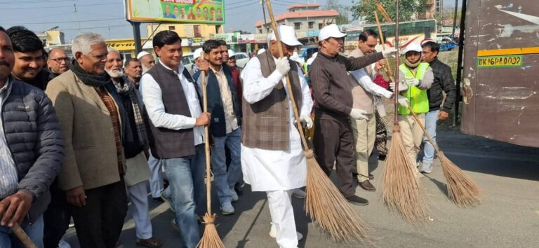 “рд╕реНрд╡рдЪреНрдЫ рд▓рдХреНрд╕рд░тАУрд╕реНрд╡рд╕реНрде рднрд╡рд┐рд╖реНрдп рдХрд╛ рдмрд┐рдЧреБрд▓: рд╢рд┐рд╡ рдЪреМрдХ рд╕реЗ рд╡рд┐рдзрд╛рдпрдХ рд╢рд╣рдЬрд╛рдж рдиреЗ рджрд┐рд▓рд╛рдИ рд╕реНрд╡рдЪреНрдЫрддрд╛ рдХреА рд╢рдкрде, рдЬрди-рдЬрди рдиреЗ рд▓рд┐рдпрд╛ рд╕рд╛рдл рд╢рд╣рд░ рдмрдирд╛рдиреЗ рдХрд╛ рд╕рдВрдХрд▓реНрдк”