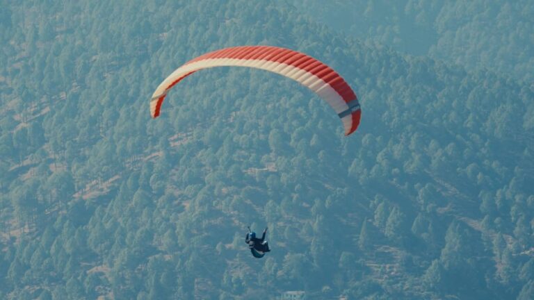 “कपकोट के आसमान में रोमांच का ऐतिहासिक महाकुंभ राष्ट्रीय एक्युरेसी पैराग्लाइडिंग प्रतियोगिता में देशभर के पायलटों का दमदार प्रदर्शन, एडवेंचर टूरिज्म के वैश्विक नक्शे पर उभरा कपकोट”