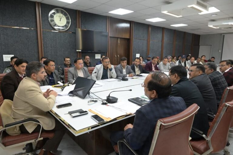 “80% से कम खर्च पर CDO का कड़ा एक्शन: लापरवाह विभागों को फटकार, समयबद्ध व गुणवत्तापूर्ण कार्य पूरे करने के सख्त निर्देश”