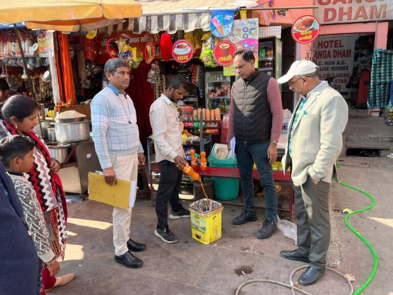 “महाशिवरात्रि से पहले मिलावटखोरों पर प्रशासन का कड़ा प्रहार: हरिद्वार में 28 दुकानों पर छापा, 118 एक्सपायरी कोल्ड ड्रिंक बोतलें नष्ट, 7 कारोबारियों को थमाए नोटिस!”