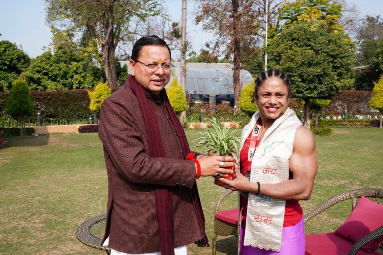 “मातृशक्ति का मान बढ़ा: मुख्यमंत्री पुष्कर सिंह धामी ने अंतरराष्ट्रीय बॉडीबिल्डर प्रतिभा थपलियाल को किया सम्मानित, स्वर्णिम उपलब्धियों से चमका उत्तराखंड का नाम”