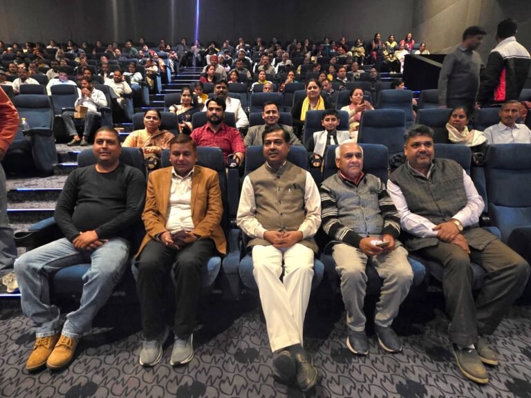 “रानीपुर में ‘गोदान’ का संदेश: विधायक आदेश चौहान के नेतृत्व में सैकड़ों कार्यकर्ताओं ने देखी फिल्म, भारतीय संस्कृति और गौ संरक्षण पर जागरूकता का आह्वान”