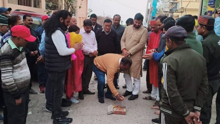 “नगर पालिका परिषद शिवालिक नगर में विकास की ऐतिहासिक पहल: वार्ड-12 के रामधाम, देव नगर और संत कृपाल नगर में सड़क, नाली व पुलिया निर्माण का शुभारंभ, जलभराव की वर्षों पुरानी समस्या से मिलेगा स्थायी समाधान — अध्यक्ष राजीव शर्मा ने किया विधिवत शुभारंभ”