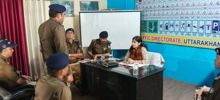 “рдирд┐рд╢рд╛ рдпрд╛рджрд╡ рдХрд╛ рд╕рдЦреНрдд рддреЗрд╡рд░: рд╣рд░рд┐рджреНрд╡рд╛рд░ рдпрд╛рддрд╛рдпрд╛рдд рдкреБрд▓рд┐рд╕ рд▓рд╛рдЗрди рдХрд╛ рдЖрдХрд╕реНрдорд┐рдХ рдирд┐рд░реАрдХреНрд╖рдг, рдЕрдиреБрд╢рд╛рд╕рди рдФрд░ рдЙрддреНрдХреГрд╖реНрдЯ рдЯрд░реНрдирдЖрдЙрдЯ рдкрд░ рджрд┐рдпрд╛ рд╡рд┐рд╢реЗрд╖ рдЬреЛрд░”