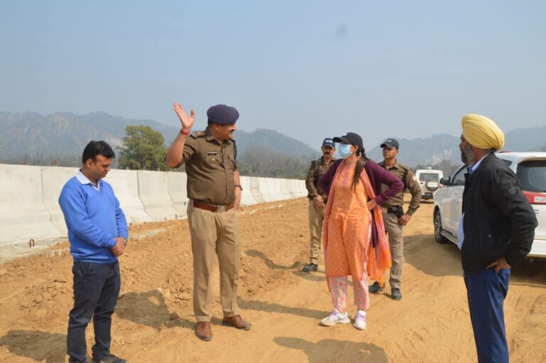 “कुंभ-2027 की तैयारियों ने पकड़ी रफ्तार: मेलाधिकारी सोनिका का कुंभ नगरी में सघन निरीक्षण, भीड़-यातायात प्रबंधन से लेकर पार्किंग और मूलभूत सुविधाओं तक दिए सख्त निर्देश”