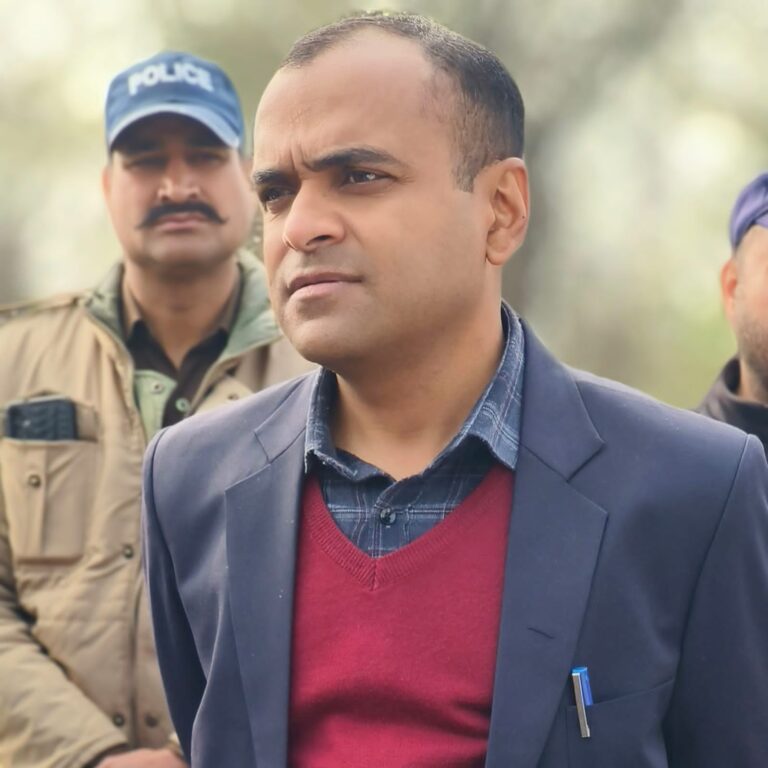 “सरकारी दीवारों पर लिखावट पड़ेगी भारी!  जिलाधिकारी मयूर दीक्षित का सख्त एक्शन—सरकारी संपत्ति विरूपण पर 09 लोगों पर FIR, अब नहीं चलेगा भद्दा प्रचार”