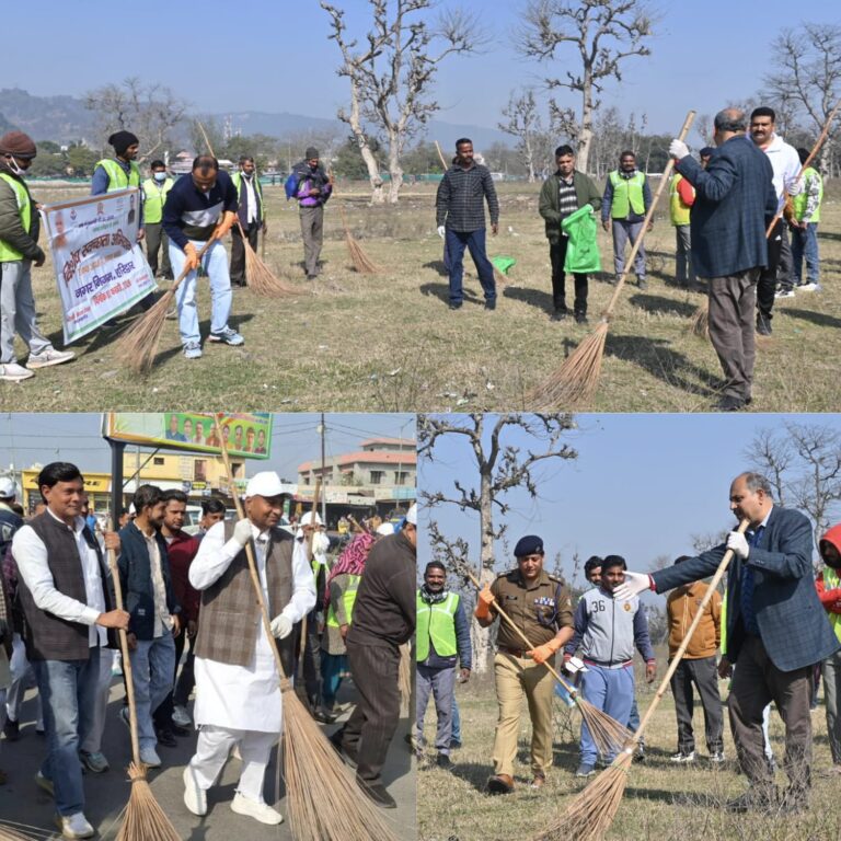 “हरिद्वार बना स्वच्छता का महासंग्राम स्थल: डीएम मयूर दीक्षित के निर्देशन में ‘एक दिन–एक घंटा–एक साथ’ अभियान में 2.28 लाख लोगों की ऐतिहासिक भागीदारी, 100 मीट्रिक टन कचरा हुआ साफ”