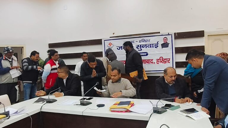 “हरिद्वार में जनता की समस्याओं पर प्रशासन का बड़ा एक्शन: जिलाधिकारी मयूर दीक्षित की अध्यक्षता में आयोजित जनसुनवाई में 60 शिकायतें दर्ज, 31 का मौके पर त्वरित निस्तारण, लापरवाही पर सख्त कार्रवाई के निर्देश”