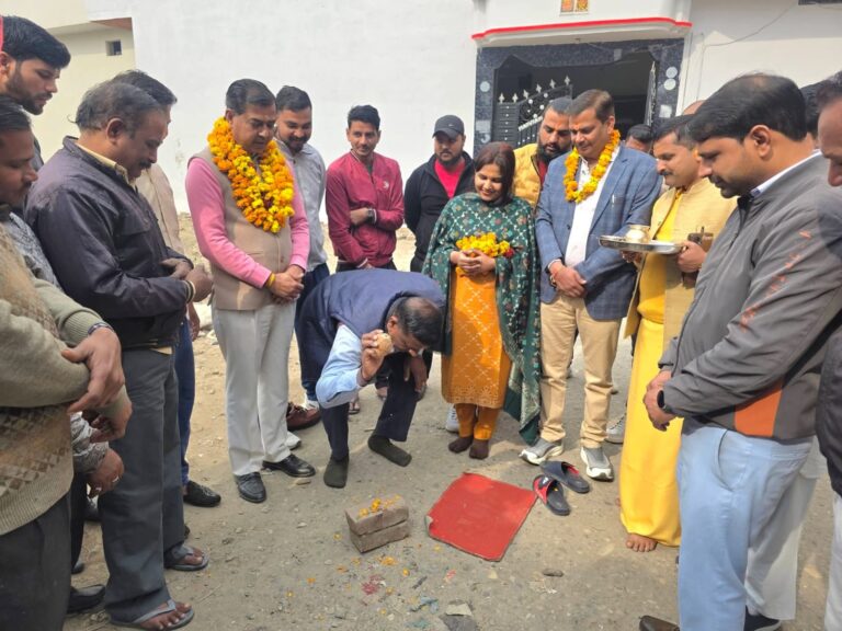 “रोशनपुरी कॉलोनी में विकास की ऐतिहासिक शुरुआत: रानीपुर विधायक आदेश चौहान के कर-कमलों से सड़क एवं पुलिया निर्माण कार्य का विधिवत शुभारंभ, क्षेत्रवासियों ने जताया आभार”