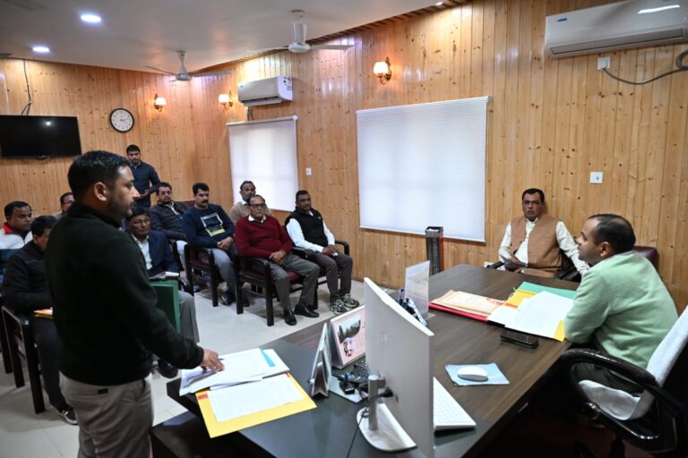 “हर मतदान केंद्र पर बीएलए-2 की अनिवार्य तैनाती: जिला निर्वाचन अधिकारी मयूर दीक्षित का सख्त निर्देश, राजनीतिक दलों को एक सप्ताह का अल्टीमेटम, मतदाता सूची शुद्धिकरण में सक्रिय भागीदारी पर ज़ोर”