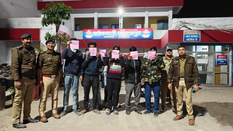 “ज्वालापुर में सार्वजनिक स्थलों पर जाम छलकाना पड़ा भारी, सब्जी मंडी से गंग नहर पटरी तक चला पुलिस का सख्त अभियान, 22 हुड़दंगियों पर कसा शिकंजा, 5500 रुपये का चालान वसूला गया”