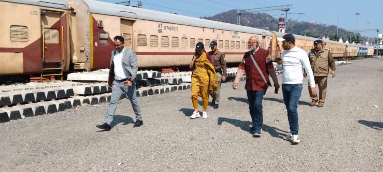 “कुम्भ 2027 की महातैयारी: हरिद्वार रेलवे स्टेशन बनेगा हाईटेक, 10 हजार श्रद्धालुओं के लिए विशाल होल्डिंग एरिया, सुरक्षा-सुविधाओं का मेगा प्लान तैयार!”