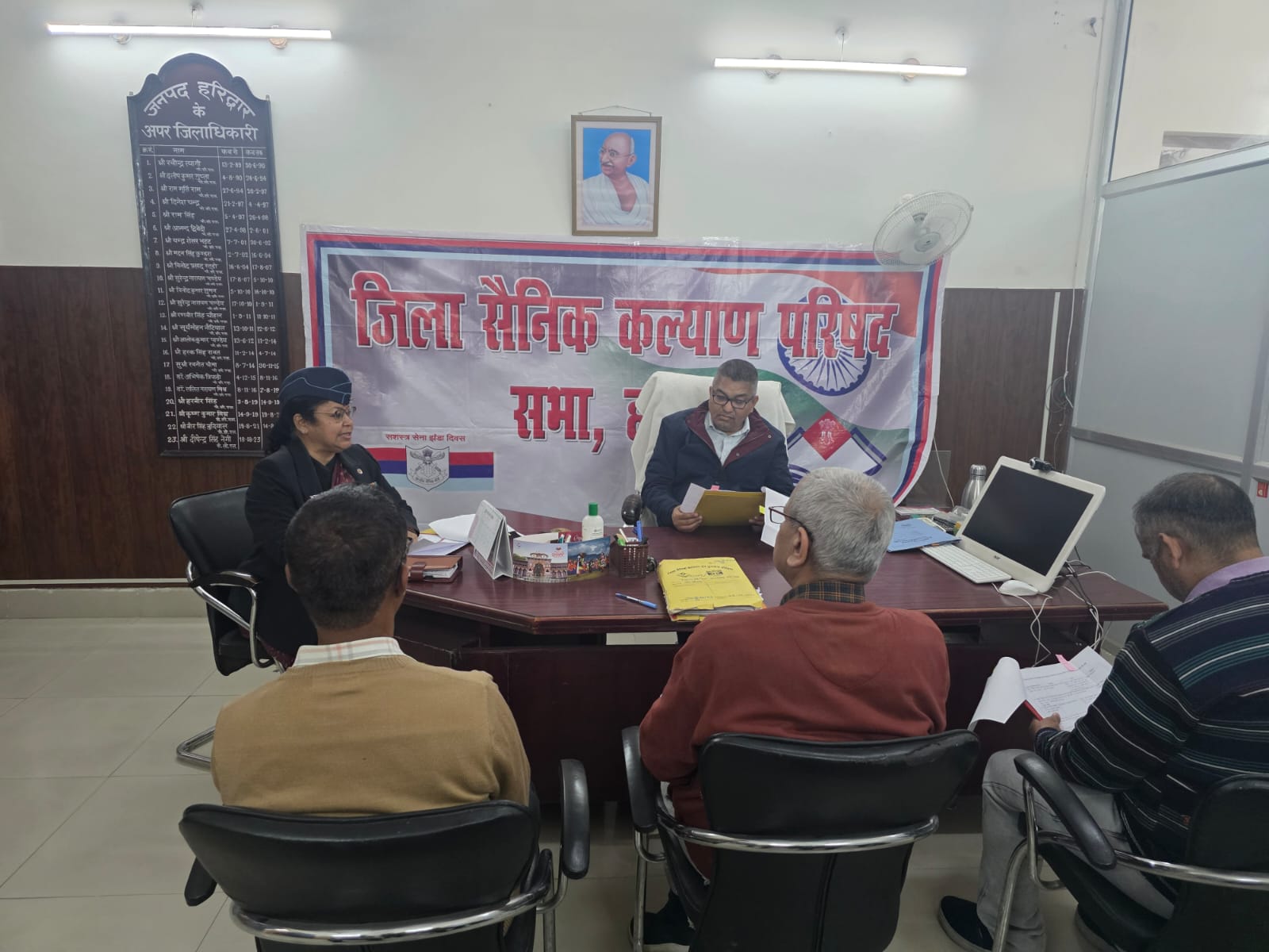 “हरिद्वार में ‘जिला सैनिक परिषद’ की बैठक: शहीद स्मारक से अतिक्रमण हटाने तक, पूर्व सैनिकों के कार्यों को प्राथमिकता देने का प्रशासन का बड़ा आश्वासन”