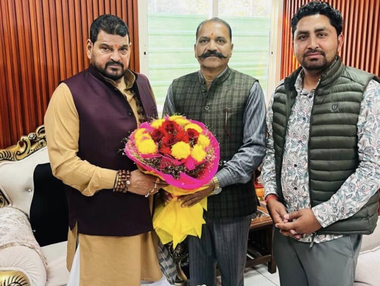 “दिल्ली में सियासी हलचल: बहादराबाद के तेज तर्रार नेता ठाकुर संजय सिंह चौहान की दिग्गज बृजभूषण सिंह से खास मुलाकात, यूजीसी मुद्दे पर हुई गंभीर चर्चा, हरिद्वार आगमन का दिया न्योता”