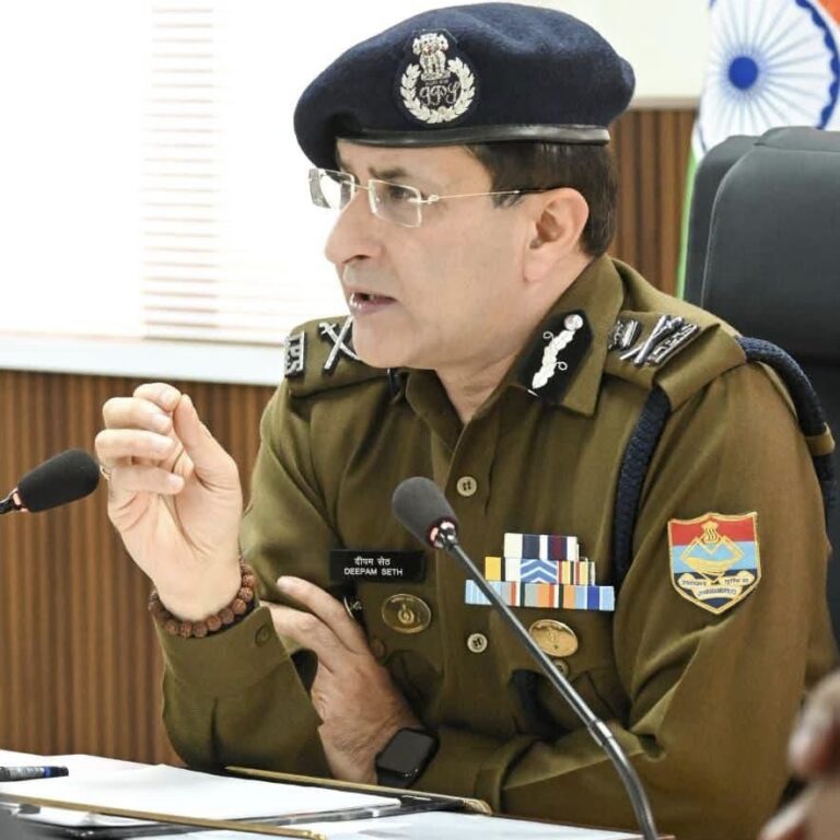 “डीजीपी दीपम सेठ का सख्त फरमान: उत्तराखंड में ‘मेगा वेरिफिकेशन ड्राइव’ शुरू, अवैध विदेशी और संदिग्धों पर कसेगा शिकंजा — पुलिस, STF-SOG की संयुक्त मुहिम से हर किरायेदार, डिलीवरी एजेंट और इंडस्ट्रियल एरिया की होगी गहन जांच!”