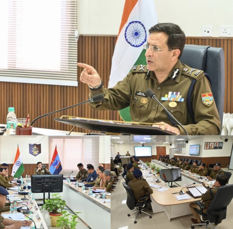 “डीजीपी दीपम सेठ का सख़्त एक्शन मोड ऑन: अपराध, लैंड फ्रॉड और भ्रष्टाचार पर जीरो टॉलरेंस—लापरवाह पुलिसकर्मियों पर गिरी गाज, कानून व्यवस्था को लेकर हाई-लेवल समीक्षा बैठक में कड़े निर्देश”