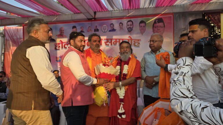 “शिवालिक नगर में रंगों की बौछार: राजीव शर्मा के भव्य होली मिलन समारोह में सांस्कृतिक प्रस्तुतियाँ और फूलों की होली बनी आकर्षण का केंद्र”