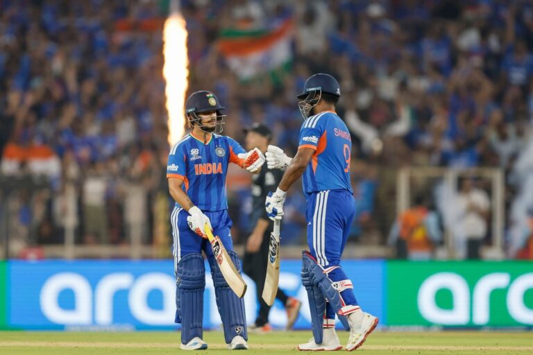 “विश्व क्रिकेट पर भारत का तिरंगा: मेजबान बनकर रचा इतिहास, 255 रन ठोककर तीसरी बार बना टी-20 वर्ल्ड चैंपियन; न्यूजीलैंड को 96 रन से रौंदा”