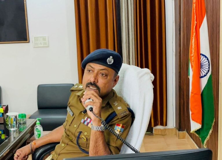 “अवैध खनन पर एसएसपी नवनीत सिंह का बड़ा एक्शन: चौकी इकबालपुर प्रभारी समेत 6 पुलिसकर्मी निलंबित, पूरे महकमे में मचा हड़कंप”