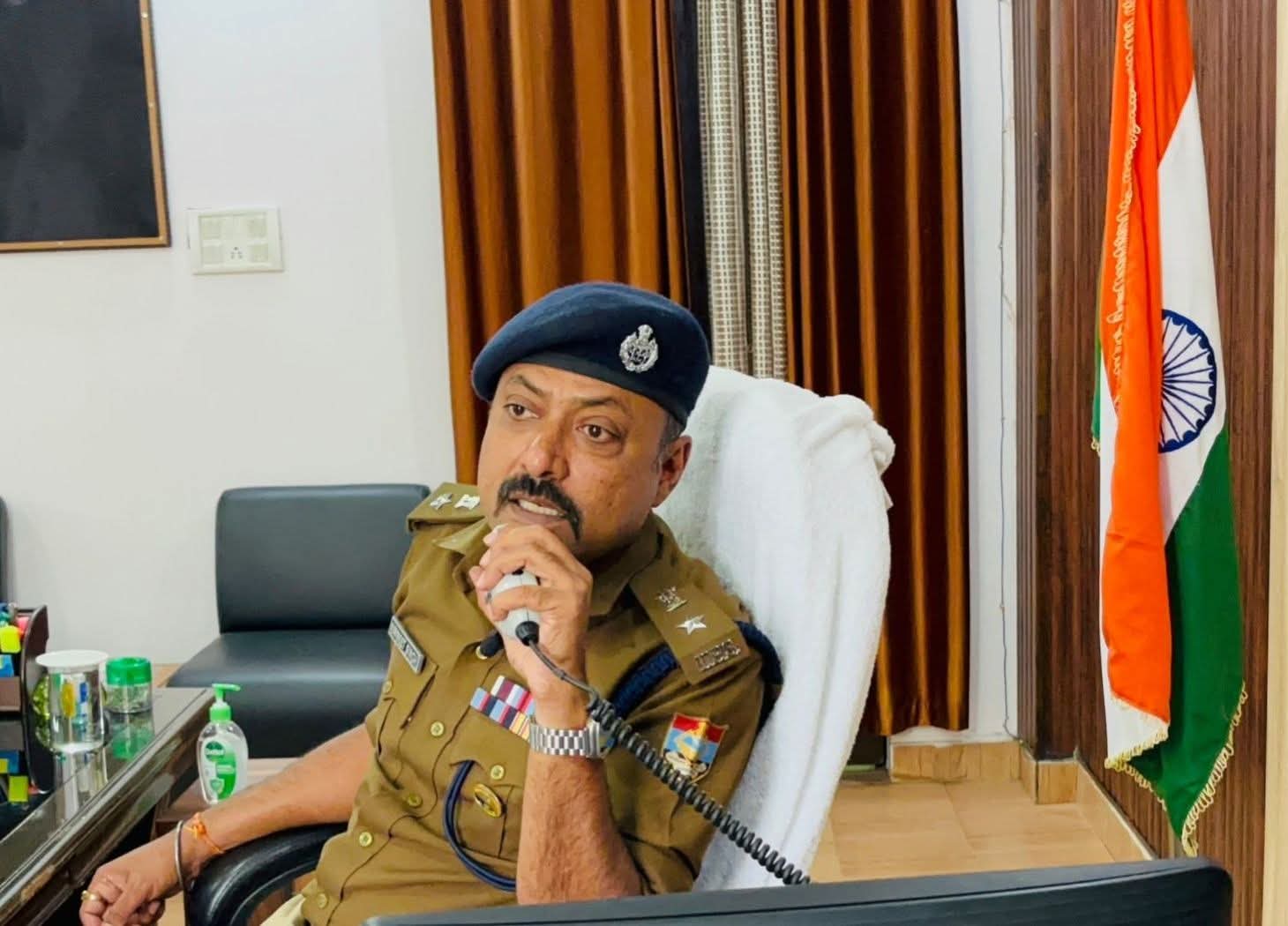 “अवैध खनन पर एसएसपी नवनीत सिंह का बड़ा एक्शन: चौकी इकबालपुर प्रभारी समेत 6 पुलिसकर्मी निलंबित, पूरे महकमे में मचा हड़कंप”