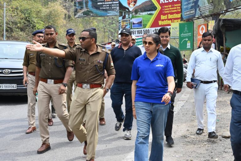 “चारधाम यात्रा से पहले प्रशासन हुआ अलर्ट: डीएम नितिका खण्डेलवाल का सख्त एक्शन, जाम-पार्किंग और व्यवस्थाओं को लेकर मौके पर दिए कड़े निर्देश”