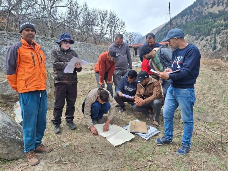 “धराली आपदा प्रभावितों के पुनर्वास की दिशा में बड़ा कदम: सहायक भूवैज्ञानिक प्रदीप कुमार की टीम ने शुरू किया चिन्हित भूमि का भूगर्भीय निरीक्षण, 115 परिवारों के सुरक्षित विस्थापन की प्रक्रिया तेज”
