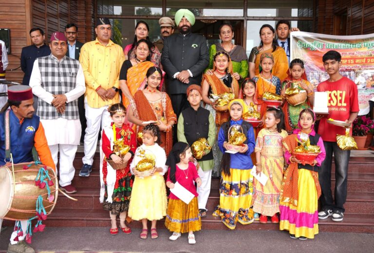 “फूल देई-छम्मा देई की गूंज से महका लोक भवन: राज्यपाल गुरमीत सिंह बोले—उत्तराखण्ड की परंपराएं सिखाती हैं प्रकृति से प्रेम और खुशियाँ बाँटना”