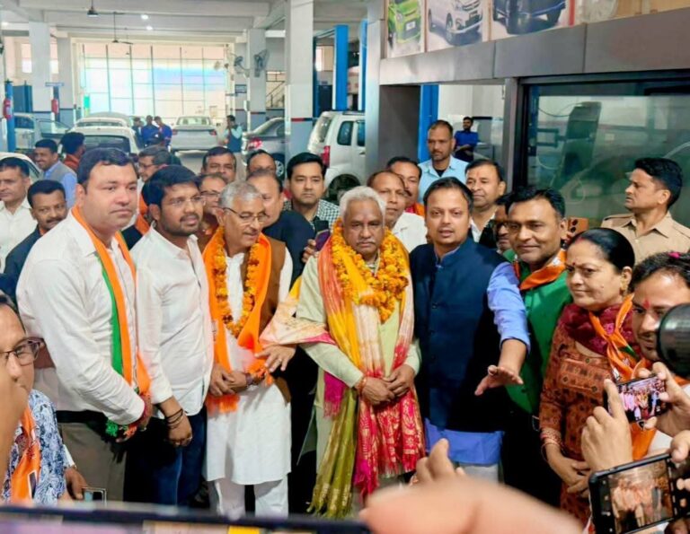 “рд░реБрдбрд╝рдХреА рдореЗрдВ рдЧреВрдВрдЬрд╛ рд╕реНрд╡рд╛рдЧрдд рдХрд╛ рд╢рдВрдЦрдирд╛рдж: рдХреИрдмрд┐рдиреЗрдЯ рдордВрддреНрд░реА рдорджрди рдХреМрд╢рд┐рдХ рдХрд╛ рдвреЛрд▓-рдирдЧрд╛рдбрд╝реЛрдВ рд╕рдВрдЧ рднрд╡реНрдп рдЕрднрд┐рдирдВрджрди, рдХрд╛рд░реНрдпрдХрд░реНрддрд╛рдУрдВ рдореЗрдВ рджрд┐рдЦрд╛ рдЬрдмрд░рджрд╕реНрдд рдЙрддреНрд╕рд╛рд╣”