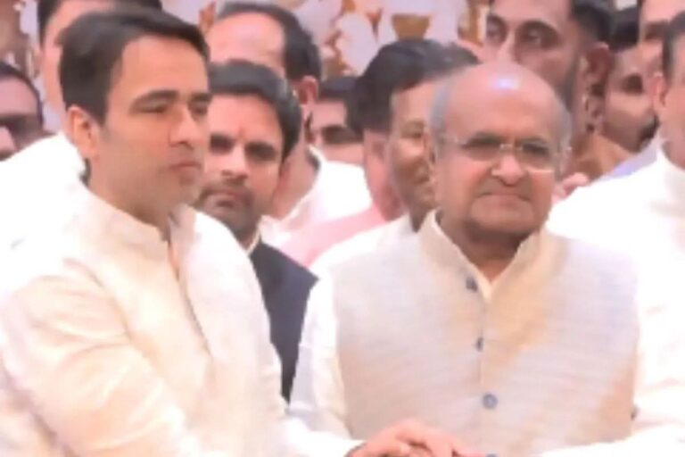 тАЬрдЬрджрдпреВ рдХреЛ рдмрдбрд╝рд╛ рдЭрдЯрдХрд╛: рд╕рдорд╛рдЬрд╡рд╛рдж рдХреА рдордЬрдмреВрдд рдЖрд╡рд╛рдЬ рдХреЗрд╕реА рддреНрдпрд╛рдЧреА рдиреЗ рдерд╛рдорд╛ рд░рд╛рд╖реНрдЯреНрд░реАрдп рд▓реЛрдХ рджрд▓ рдХрд╛ рд╣рд╛рде, рдЬрдпрдВрдд рдЪреМрдзрд░реА рдиреЗ рджрд┐рд▓рд╛рдИ рд╕рджрд╕реНрдпрддрд╛тАЭ