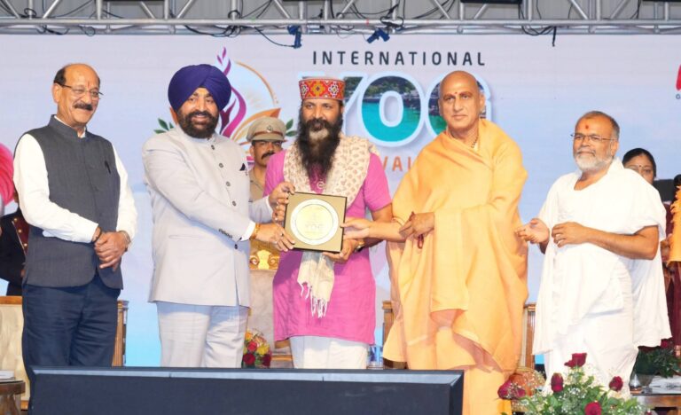 “ऋषिकेश से गूंजा विश्व तक योग का महा-संदेश: अंतर्राष्ट्रीय योग महोत्सव-2026 का भव्य समापन, राज्यपाल गुरमीत सिंह का बड़ा आह्वान—‘योग अपनाओ, जीवन सजाओ’”