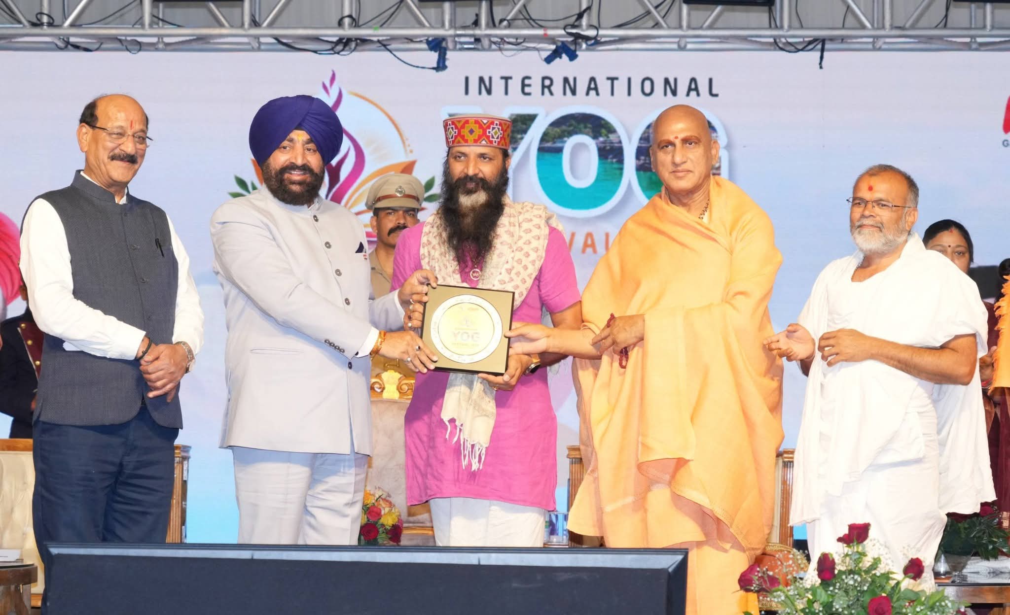 “ऋषिकेश से गूंजा विश्व तक योग का महा-संदेश: अंतर्राष्ट्रीय योग महोत्सव-2026 का भव्य समापन, राज्यपाल गुरमीत सिंह का बड़ा आह्वान—‘योग अपनाओ, जीवन सजाओ’”