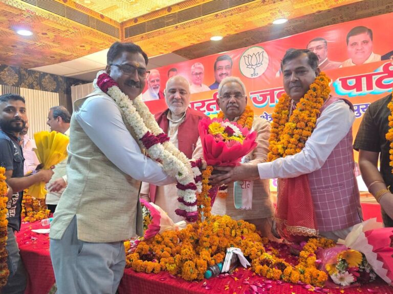 “कांग्रेस को झटका, भाजपा का बढ़ता कुनबा—आदेश सैनी और राजीव सिन्हा समर्थकों संग हुए शामिल, बोले ‘मोदी नेतृत्व में बढ़ रहा जनता का विश्वास’”