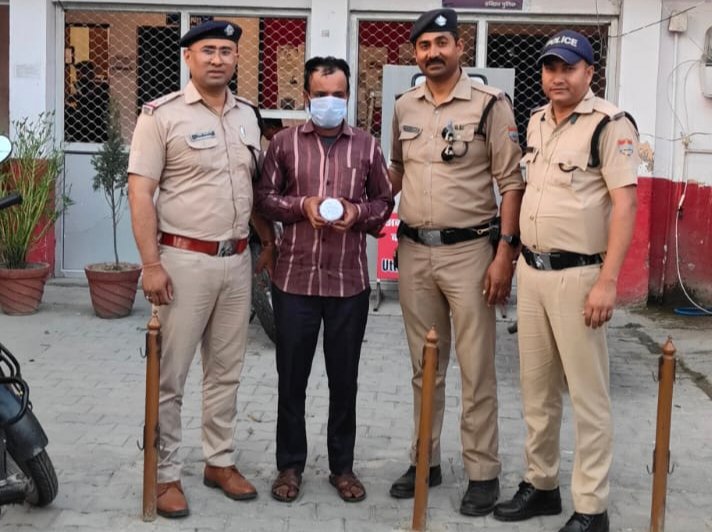 “हरिद्वार पुलिस का तगड़ा प्रहार: ज्वालापुर में चेकिंग के दौरान साढ़े तीन लाख की स्मैक के साथ तस्कर गिरफ्तार, नशा तस्करी के खिलाफ बड़ा खुलासा”
