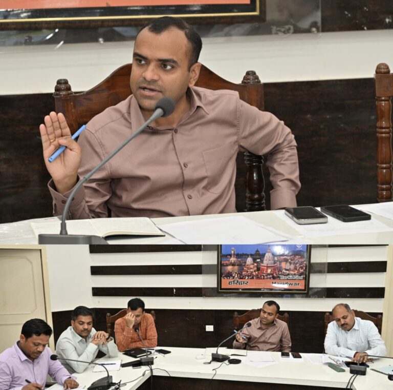 “हरिद्वार में एलपीजी पर डीएम मयूर दीक्षित की सख्ती: ब्लैक मार्केटिंग पर कड़ा पहरा, गैस एजेंसियों पर नोडल अधिकारी तैनात, शिकायत के लिए जारी हुए कंट्रोल रूम नंबर”