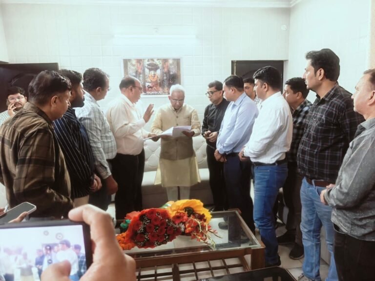 “नई समय सारिणी से बच्चों पर असर और जनगणना ड्यूटी से चरमराई पढ़ाई: शिक्षकों की जोरदार पैरवी पर कैबिनेट मंत्री मदन कौशिक का बड़ा एक्शन, 50% शिक्षकों को ही ड्यूटी—बाकी संभालेंगे स्कूल”