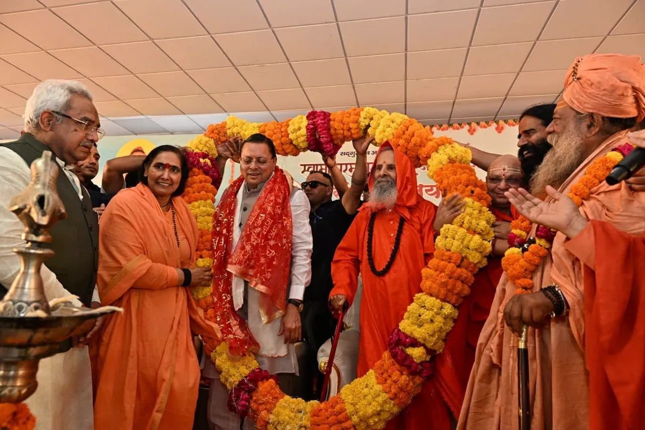 “अक्षय तृतीया पर हरिद्वार में भव्य आयोजन: सीएम धामी ने किया गंगा घाट का लोकार्पण, स्वामी परमानंद गिरि जी की 71वीं संन्यास जयंती मनाई गई”