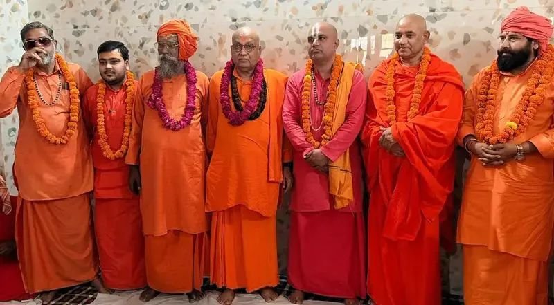 “संत समाज की नई हुंकार: अखिल भारतीय संत आश्रम परिषद का गठन, महामंडलेश्वर प्रबोधानंद गिरी बने राष्ट्रीय अध्यक्ष, राम विशाल दास को मिली महामंत्री की जिम्मेदारी”